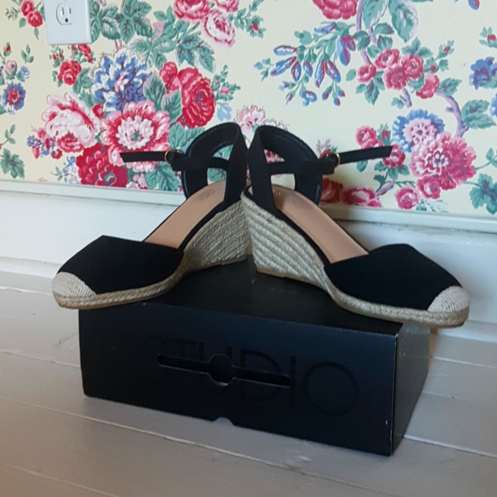 Aldo wedge sandals size 9